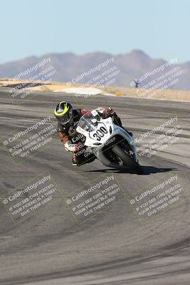 media/Dec-07-2025-CVMA (Sun) [[3e7d2de5dc]]/Race 7-Formula Lightweight Twins Shootout/